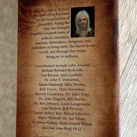 The Secret hard back with paper cover,  brand new. - Picture 7 of 7